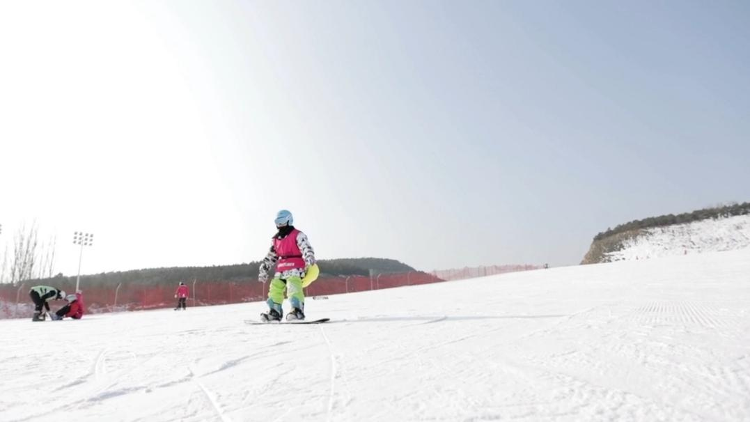 大同万龙滑雪场开门迎客 冰雪冬日如约而至