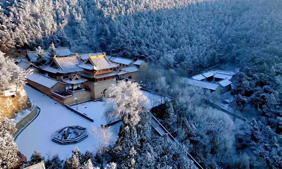 【“飞阅”中国】雪落舍利山 古刹上雪“妆”